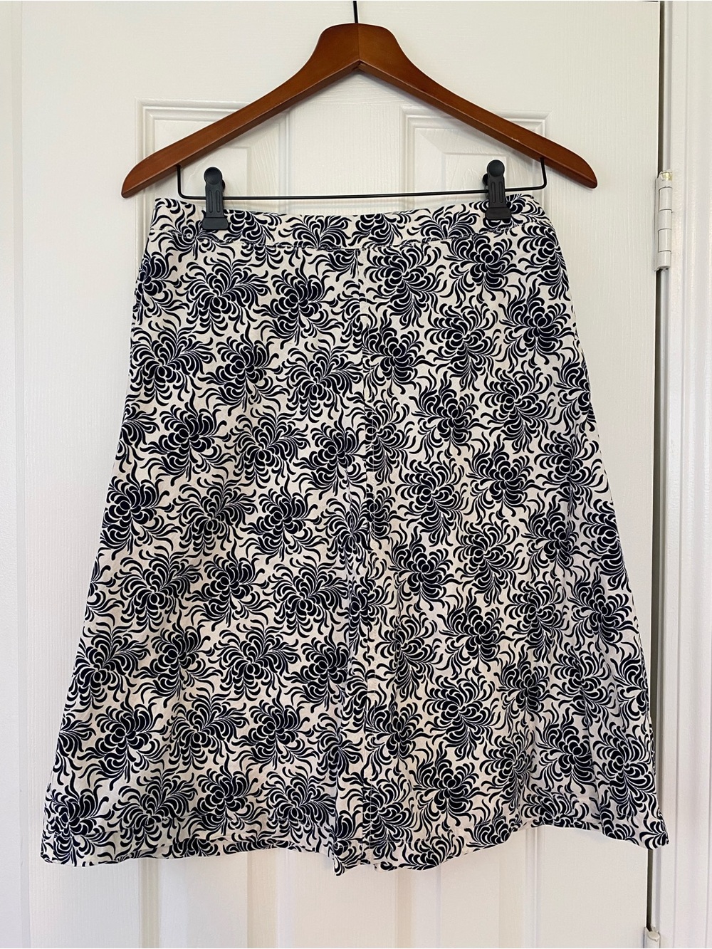 GAP Navy and White A-Line Floral Skirt